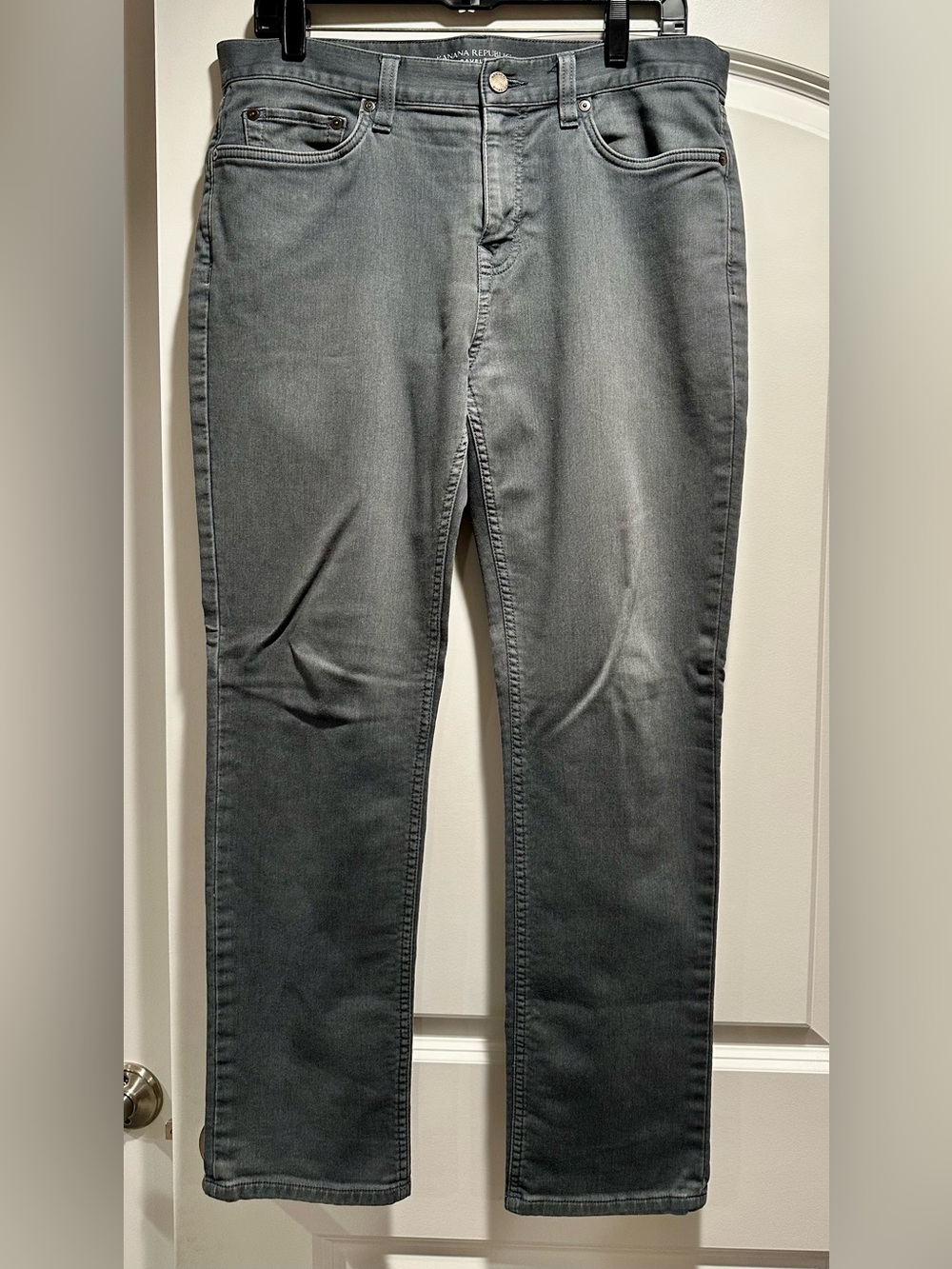 Banana Republic Men's Traveler Slim Straight Jeans — Gray